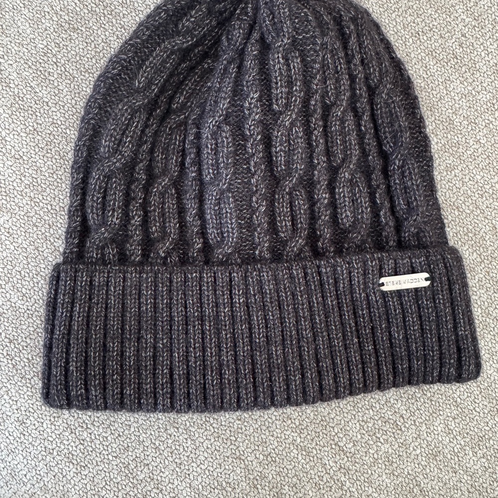 Steve Madden Gray Cable Knit Beanie